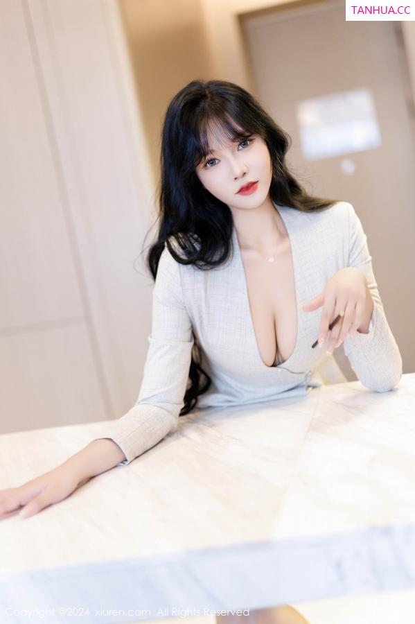 小娜比  [XiuRen]高清写真图 2024.11.05 No.9398 娜比 丝袜短裙第27张图片